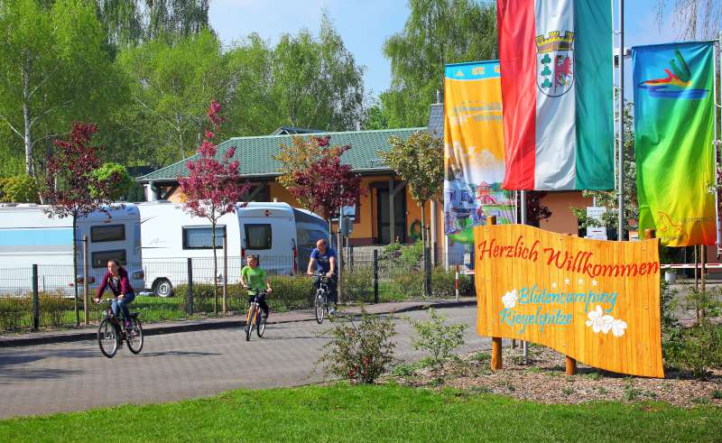 Ankommen mit dem Fahrrad einfahrt fahrradfahrer 800