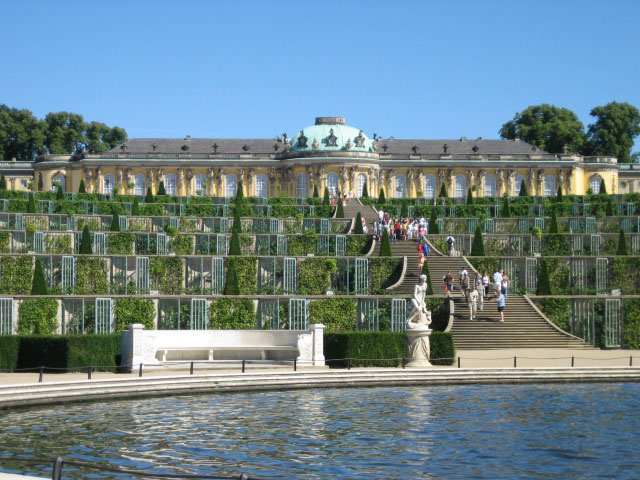 Schloss Sanssouci in Potsdam potsdam 01